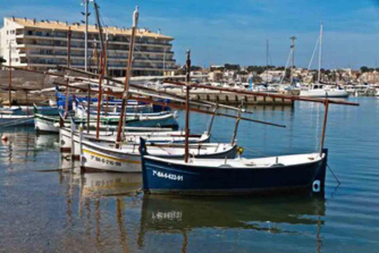 Primerisima Linea De Mar. Hutg 038644-53 L' Escala Exterior foto