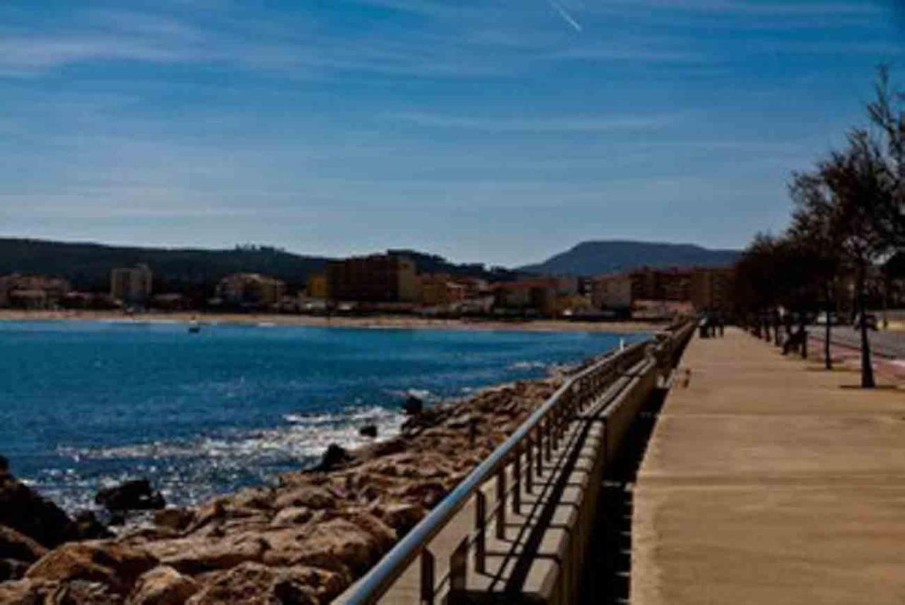 Primerisima Linea De Mar. Hutg 038644-53 L' Escala Exterior foto