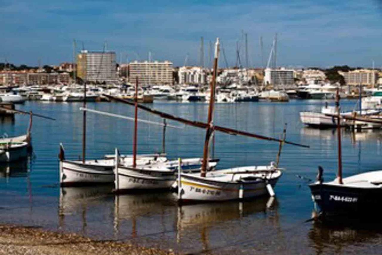 Primerisima Linea De Mar. Hutg 038644-53 L' Escala Exterior foto